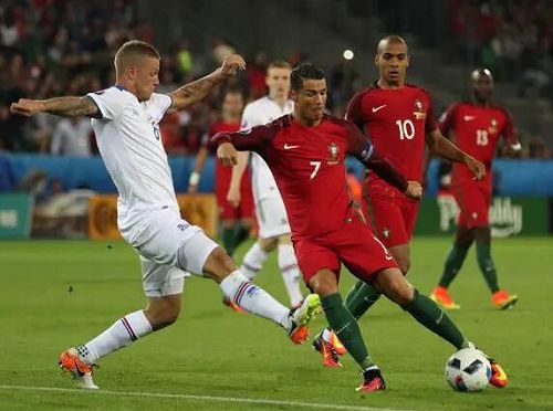  巴萨3-2力克皇马卫冕西超杯，弗里克率队夺第16冠  